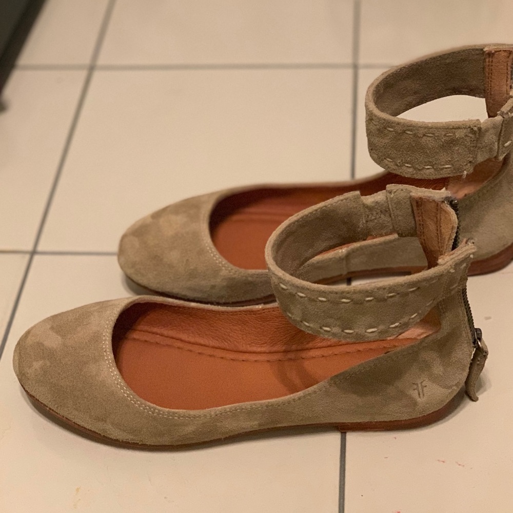 New Frye Carson Ankle Flats 6.5 (fits like 6)